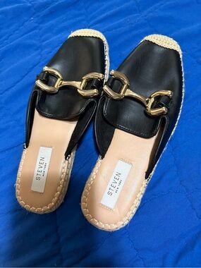 Seven7 Black Leather Mule with Gold Chain Accent